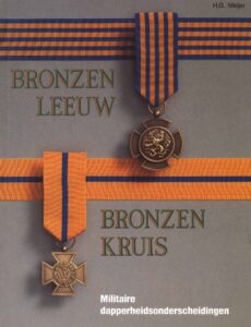 Bronzen Leeuw / Bronzen Kruis